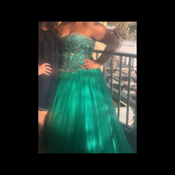 Prom dress - Picture 3 of 5